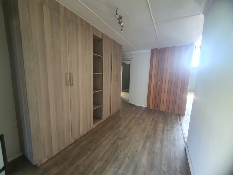 To Let 3 Bedroom Property for Rent in Cove Rock Eastern Cape